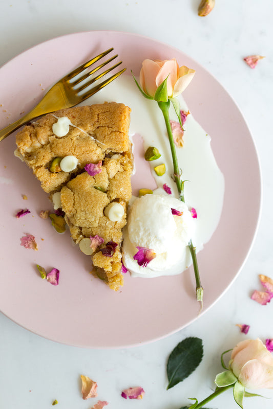 Pistachio Kunafa Cookie Pie